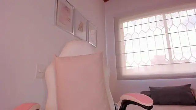 valeriaU online show from 10-21-25, 05:34