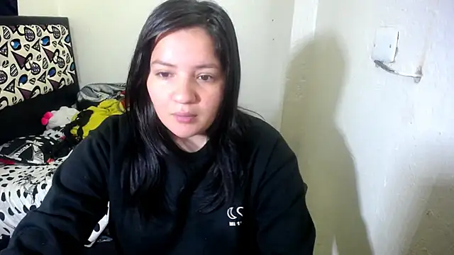 Snapshot of shopyymessyy chatting on 12-02-25, 05:58 shopyymessyy online show from 12-02-25, 05:58