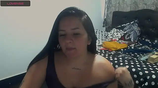 Snapshot of shopyymessyy chatting on 02-17-25, 08:38 shopyymessyy online show from 02-17-25, 08:38