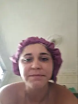 Snapshot of luuhcat09 chatting on 03-15-25, 10:35 luuhcat09 online show from 03-15-25, 10:35