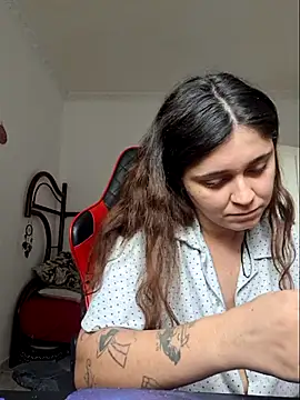 Snapshot of luuhcat09 chatting on 09-14-25, 03:45 luuhcat09 online show from 09-14-25, 03:45