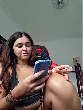 Snapshot of luuhcat09 chatting on 03-17-25, 10:06 luuhcat09 online show from 03-17-25, 10:06