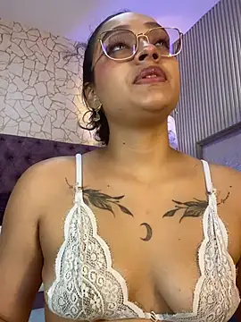 Snapshot of EMILYY_FOXY chatting on 07-09-26, 07:02 EMILYY FOXY online show from 07-09-26, 07:02
