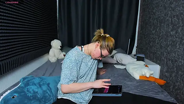 KIKI Krash online show from 03-21-25, 01:23