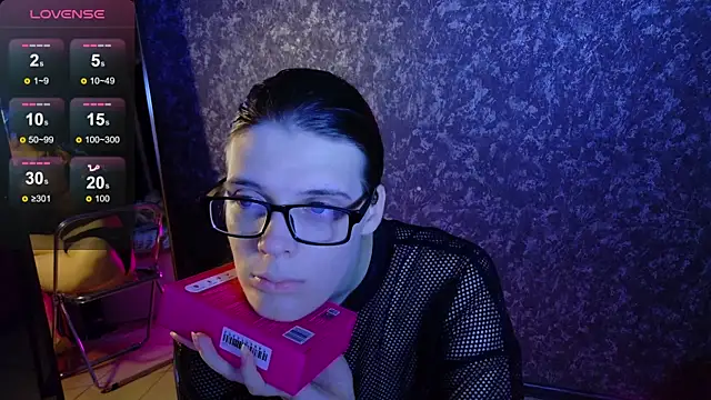 Snapshot of KIKI_Krash chatting on 07-18-26, 10:24 KIKI Krash online show from 07-18-26, 10:24