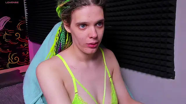 KIKI Krash online show from 11-18-25, 10:07