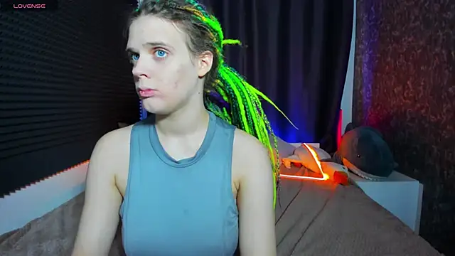 KIKI Krash online show from 10-19-25, 10:18