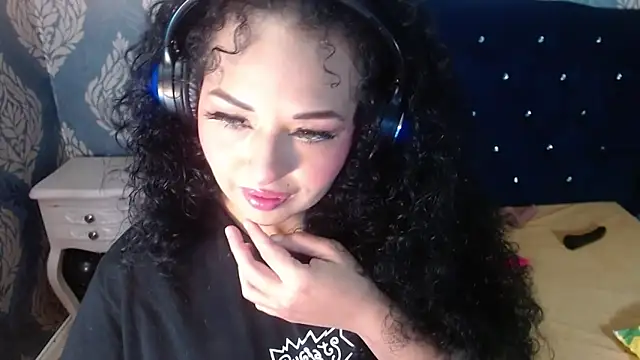 Snapshot of Sofiacowperx chatting on 04-28-26, 01:26 Sofiacowperx online show from 04-28-26, 01:26