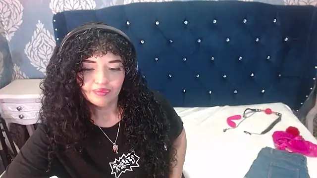 Snapshot of Sofiacowperx chatting on 05-15-26, 01:31 Sofiacowperx online show from 05-15-26, 01:31