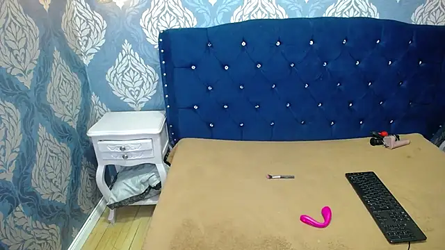 Sofiacowperx online show from 10-10-25, 02:40