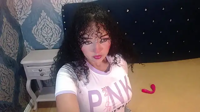 Sofiacowperx online show from 11-11-25, 02:01