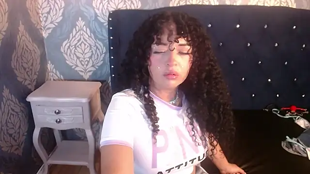 Sofiacowperx online show from 11-17-25, 01:37