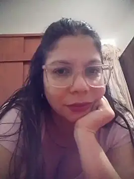 Snapshot of Carliina_Soussa chatting on 05-27-26, 03:58 Carliina Soussa online show from 05-27-26, 03:58