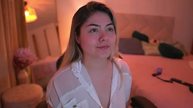 Snapshot of Lau_Bee chatting on 10-24-25, 06:40 Lau Bee online show from 10-24-25, 06:40