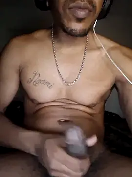 Snapshot of bigboytoy912 chatting on 06-19-26, 03:23 bigboytoy912 online show from 06-19-26, 03:23