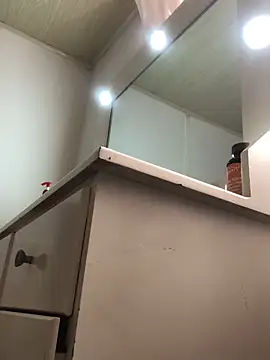 Abigail Cowen online show from 10-05-25, 03:47