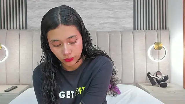 laura smith33 online show from 10-06-25, 03:02