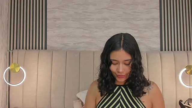 laura smith33 online show from 10-10-25, 03:57