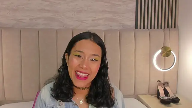 laura smith33 online show from 10-23-25, 03:00