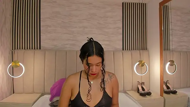 laura smith33 online show from 10-24-25, 02:38