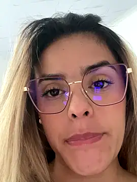 ZoeJohnsoon online show from 11-28-25, 07:36