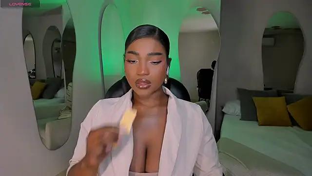 SavannahStorm online show from 04-10-26, 12:34