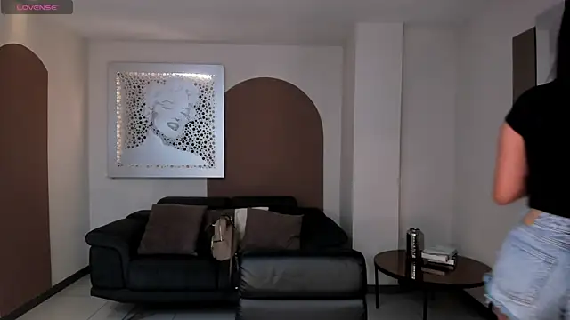 IsabellaHill  online show from 12-27-24, 07:24