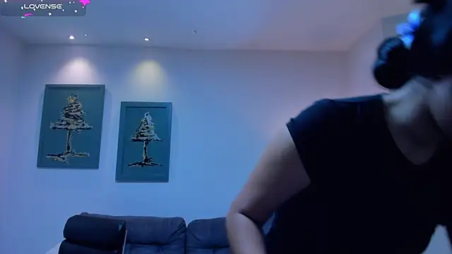 IsabellaHill  online show from 01-07-25, 01:06