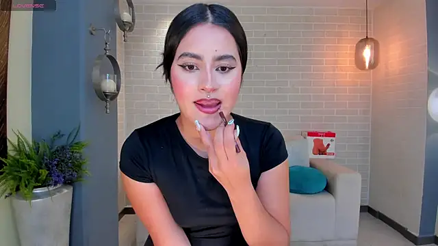 IsabellaHill  online show from 12-20-24, 07:50