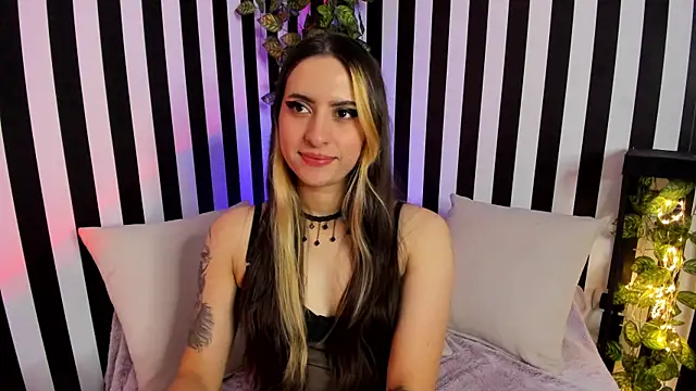 liz goth online show from 10-17-25, 02:19