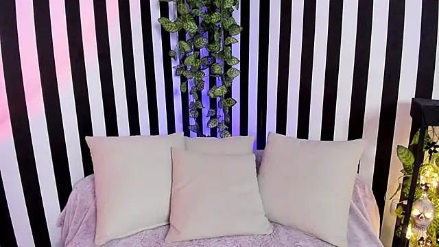 liz goth online show from 05-26-26, 03:54