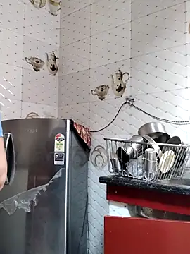 illay love online show from 11-18-25, 05:00