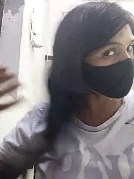 illay love online show from 11-17-25, 04:55