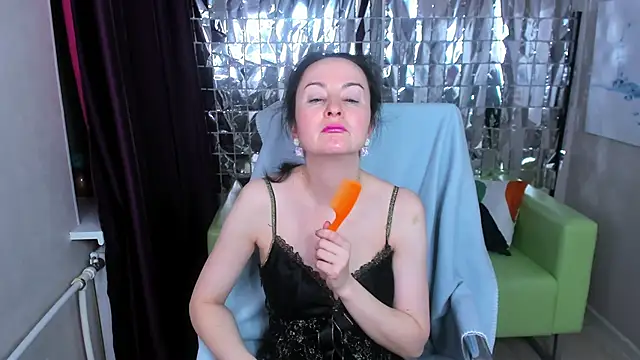 Ninasaaaa online show from 02-17-25, 06:06