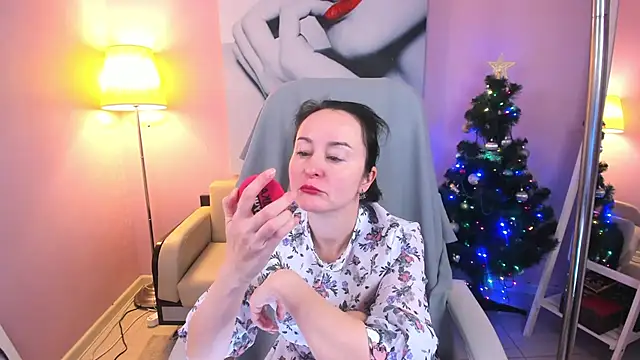 Ninasaaaa online show from 12-14-24, 05:18