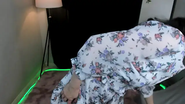 Ninasaaaa online show from 12-31-24, 08:37