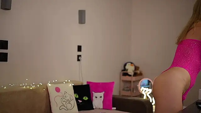 MayaRayy online show from 10-31-25, 01:02