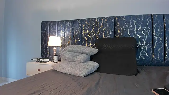 Sophia Lemos online show from 12-15-25, 01:39