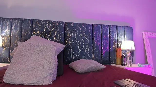 Sophia Lemos online show from 11-26-25, 01:33