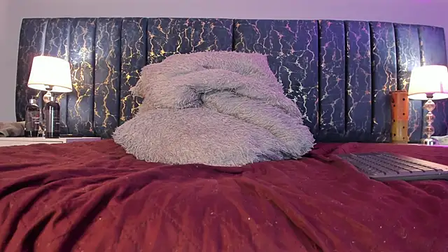 Sophia Lemos online show from 11-22-25, 01:32