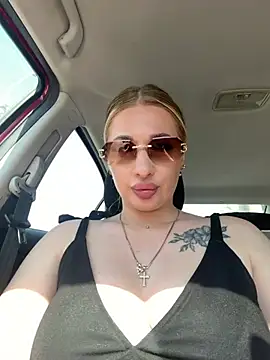 Snapshot of Tatti-Go chatting on 06-17-26, 01:10 Tatti-Go online show from 06-17-26, 01:10