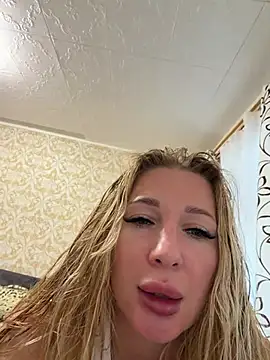 Snapshot of Tatti-Go chatting on 06-18-26, 05:18 Tatti-Go online show from 06-18-26, 05:18