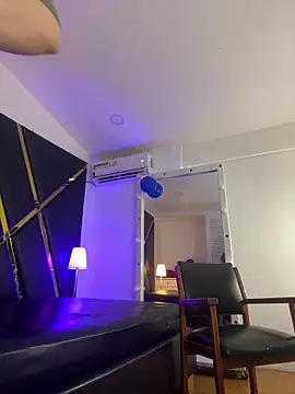 Adel Nesbiit online show from 04-15-26, 07:51