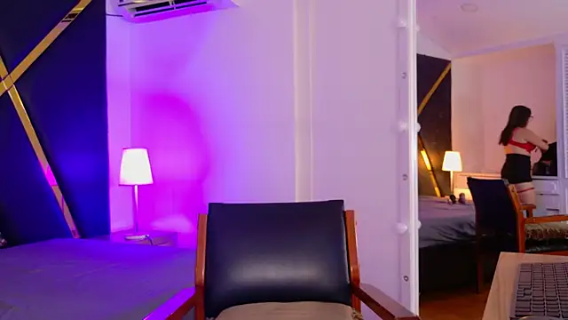 Adel Nesbiit online show from 04-06-26, 07:37