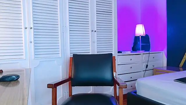 Adel Nesbiit online show from 05-19-26, 07:54