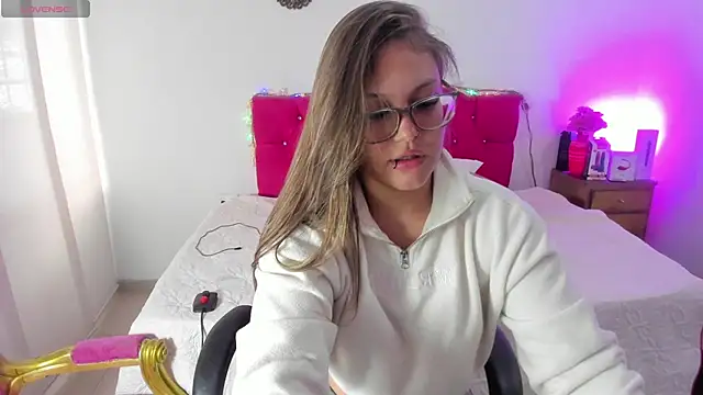 Snapshot of SofiaJoness_ chatting on 03-14-25, 07:12 SofiaJoness  online show from 03-14-25, 07:12