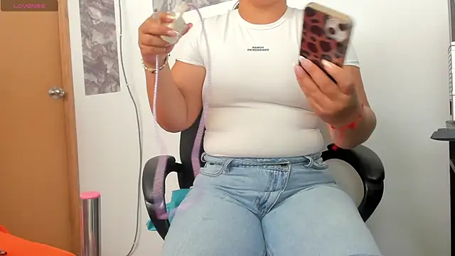 SofiaJoness  online show from 05-27-26, 07:32
