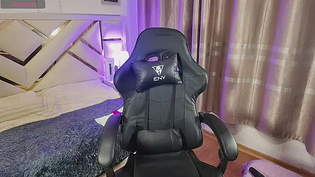 carolineamber  online show from 02-22-26, 09:27