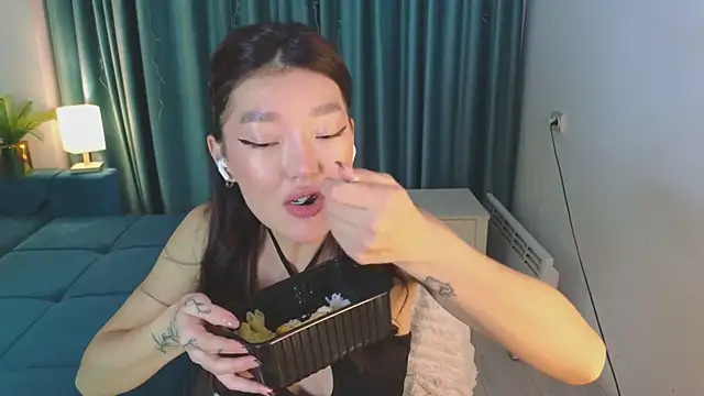 AudreyMell online show from 10-26-25, 02:39