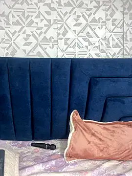 ElaaPerez online show from 11-20-25, 12:39